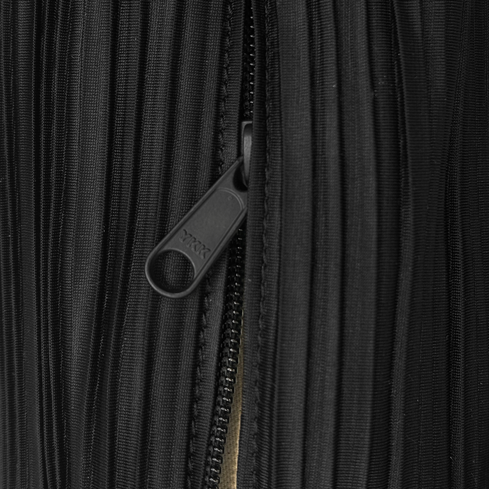 Roll Bag in Beyond Black